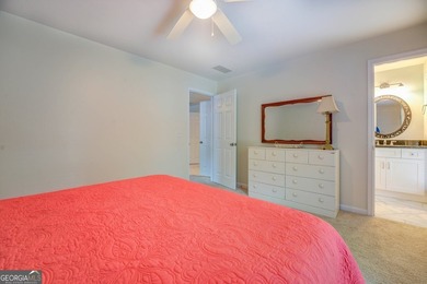 Turtle Cove Spacious 5BR Lake Home with Dock, Boat Ramp, flat lot - photo 41