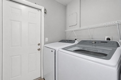 Welcome home to this charming three bedroom, two bathroom single - photo 14