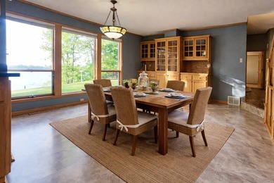 Welcome to this stunning lakefront year-round home, perfectly - photo 15