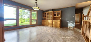 Welcome to this stunning lakefront year-round home, perfectly - photo 16