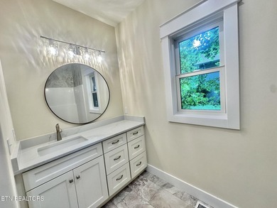 Stunning brick front New Construction! This 3 bedrooms, 2 bath - photo 17