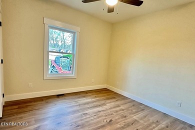 Stunning brick front New Construction! This 3 bedrooms, 2 bath - photo 19