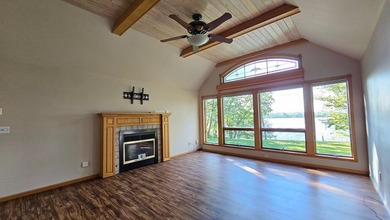 Welcome to this stunning lakefront year-round home, perfectly - photo 24