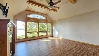Welcome to this stunning lakefront year-round home, perfectly - photo 26