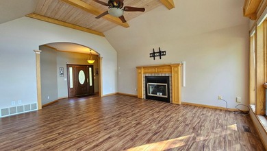 Welcome to this stunning lakefront year-round home, perfectly - photo 27