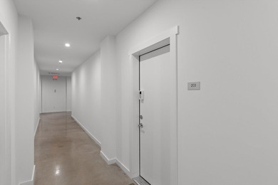 Right in the heart of Northshore, this one is a must see! - photo 28