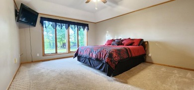 Welcome to this stunning lakefront year-round home, perfectly - photo 28