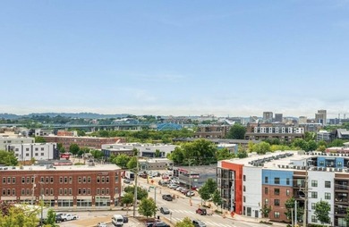 Right in the heart of Northshore, this one is a must see! - photo 35