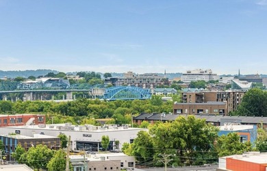 Right in the heart of Northshore, this one is a must see! - photo 36