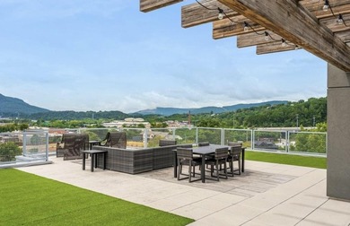 Right in the heart of Northshore, this one is a must see! - photo 39