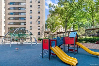 A Hidden Gem in Fordham Hill Oval - Spacious 2BR with Stunning - photo 15