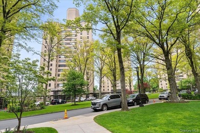 A Hidden Gem in Fordham Hill Oval - Spacious 2BR with Stunning - photo 17