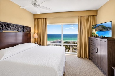 Perched on the 19th-floor penthouse level, this exceptional Luau - photo 18