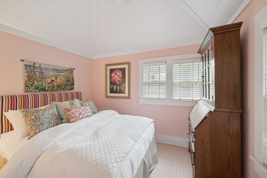 This Southampton Village Cape cod cottage encapsulates the - photo 18