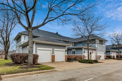 Lake Townhome/Townhouse Sale Pending in Woodridge, Illinois