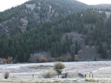 Off grid freedom meets private comfort: 15 acre backcountry - photo 28