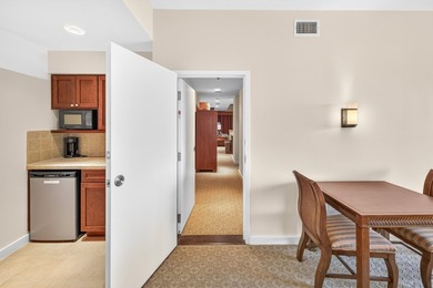 Perched on the 19th-floor penthouse level, this exceptional Luau - photo 31