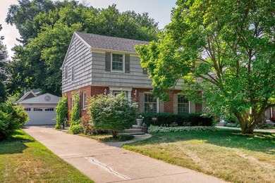 Your'e gonna love this handsome brick colonial nestled on a - photo 1