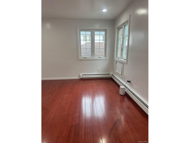 A beautiful 2 dwelling home, brick detached corner property - photo 13