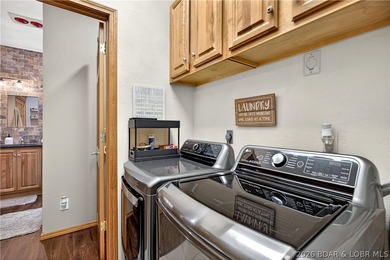 Deep water. Cove protection. Private dock. This rare 5-bedroom - photo 19