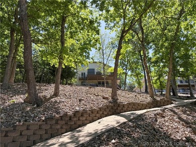 Deep water. Cove protection. Private dock. This rare 5-bedroom - photo 36