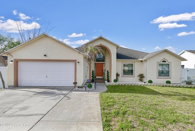 Motivated seller!! Welcome to this beautiful 4-bedroom, 2-bath - photo 1