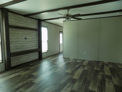 THIS HOME MEETS A MULTITUDE OF FINANCING POSSIBILITIES: FHA, VA - photo 4