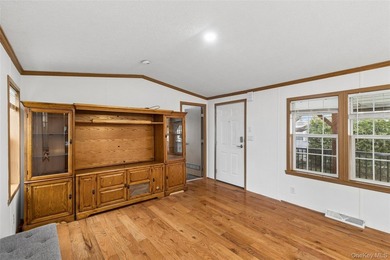 Recently renovated 2004 manufactured home located in a desirable - photo 7