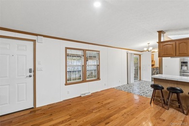 Recently renovated 2004 manufactured home located in a desirable - photo 9