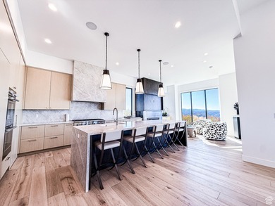 Discover unbeatable panoramic views of Deer Valley, the - photo 8