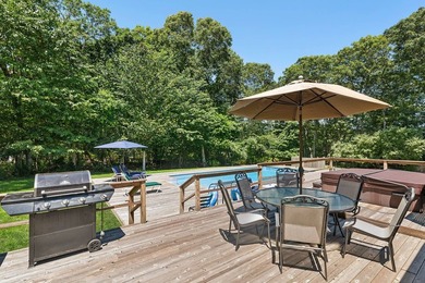 Discover this delightful 3-bedroom, 2-bathroom home, making its - photo 3