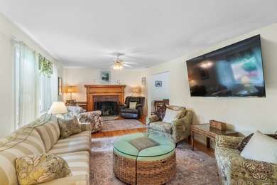 Discover this delightful 3-bedroom, 2-bathroom home, making its - photo 6