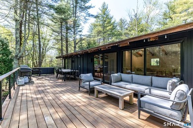 This 70s Modern home has been revamped to a 21st century - photo 5