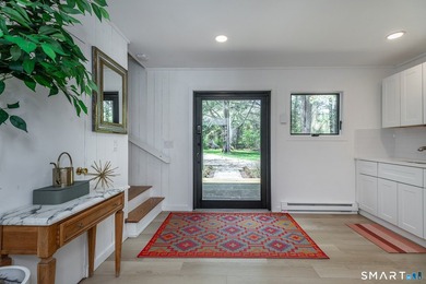 This 70s Modern home has been revamped to a 21st century - photo 9