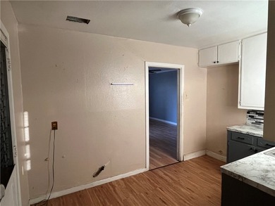 Welcome to this cozy 3bed 2bath unfurnished home. Calling all - photo 3