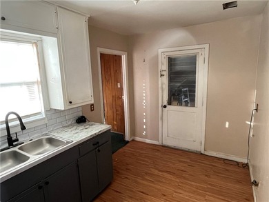 Welcome to this cozy 3bed 2bath unfurnished home. Calling all - photo 4