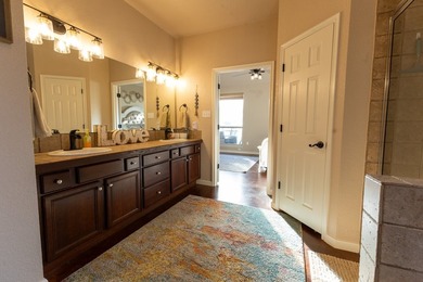 This exceptional Austin stone home offers 3 bedrooms, 2 - photo 11