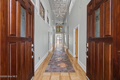 Welcome to 401 Harbor Dr, where waterfront living meets a - photo 13
