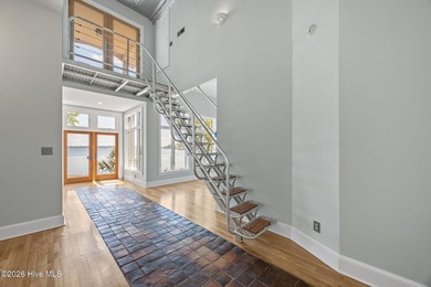 Welcome to 401 Harbor Dr, where waterfront living meets a - photo 15