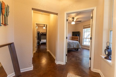 This exceptional Austin stone home offers 3 bedrooms, 2 - photo 15