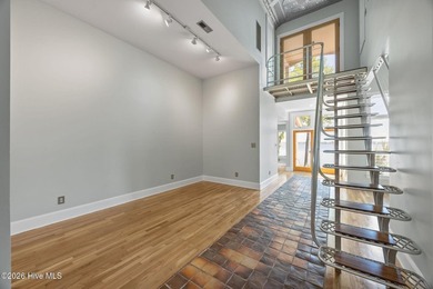 Welcome to 401 Harbor Dr, where waterfront living meets a - photo 16