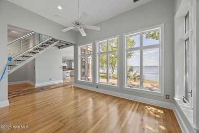 Welcome to 401 Harbor Dr, where waterfront living meets a - photo 17