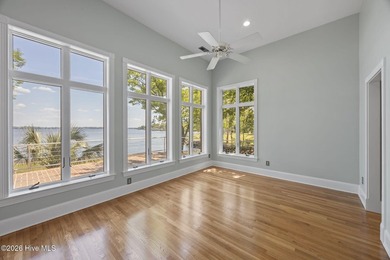 Welcome to 401 Harbor Dr, where waterfront living meets a - photo 18