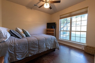 This exceptional Austin stone home offers 3 bedrooms, 2 - photo 18