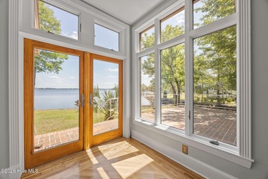 Welcome to 401 Harbor Dr, where waterfront living meets a - photo 19