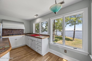 Welcome to 401 Harbor Dr, where waterfront living meets a - photo 21