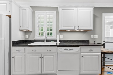 Welcome home to *The Greystone Cottage*, a stunning property - photo 22
