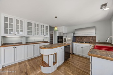 Welcome to 401 Harbor Dr, where waterfront living meets a - photo 23
