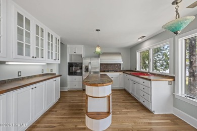 Welcome to 401 Harbor Dr, where waterfront living meets a - photo 24