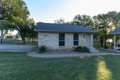 This exceptional Austin stone home offers 3 bedrooms, 2 - photo 24
